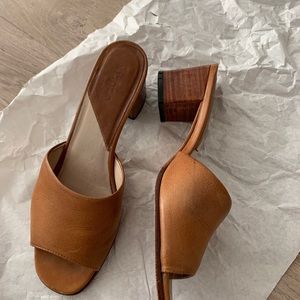 Nisolo Elizabeth Slide Honey